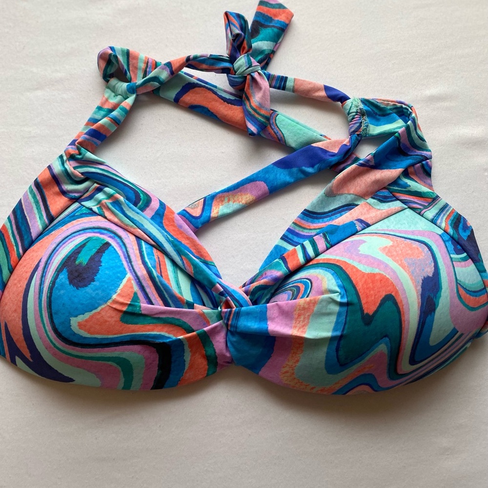 La Blanca Crystal Cove Twist Front
Bikini Top Crossback
Padded Multicolor